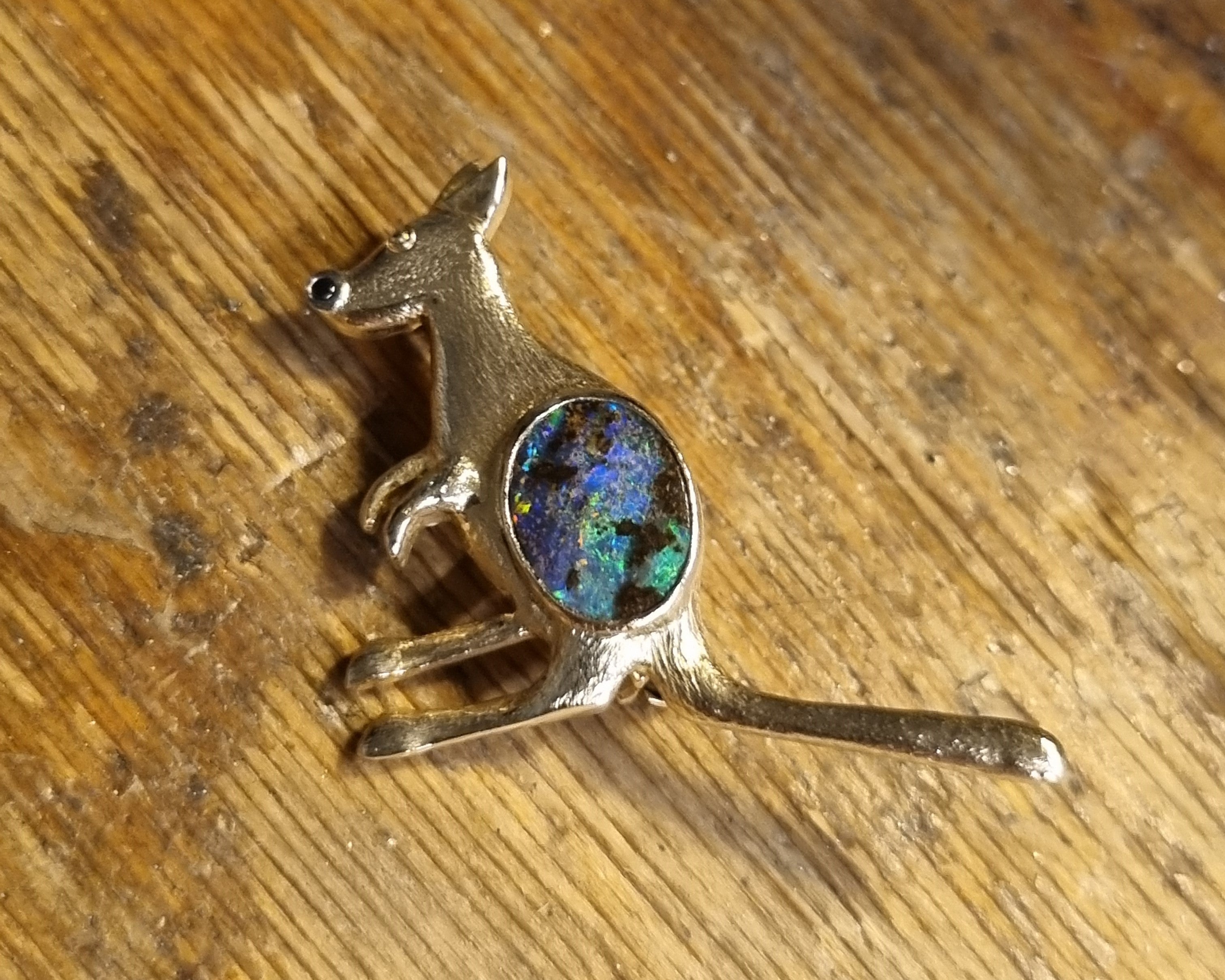 Guld broche