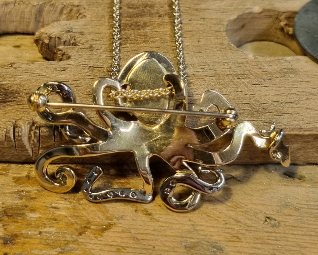 Guld vedhæng/Broche