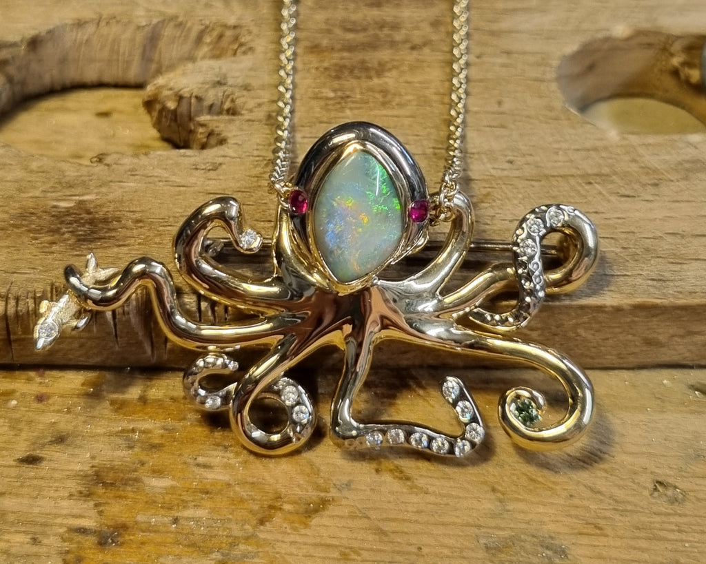 Guld vedhæng/Broche