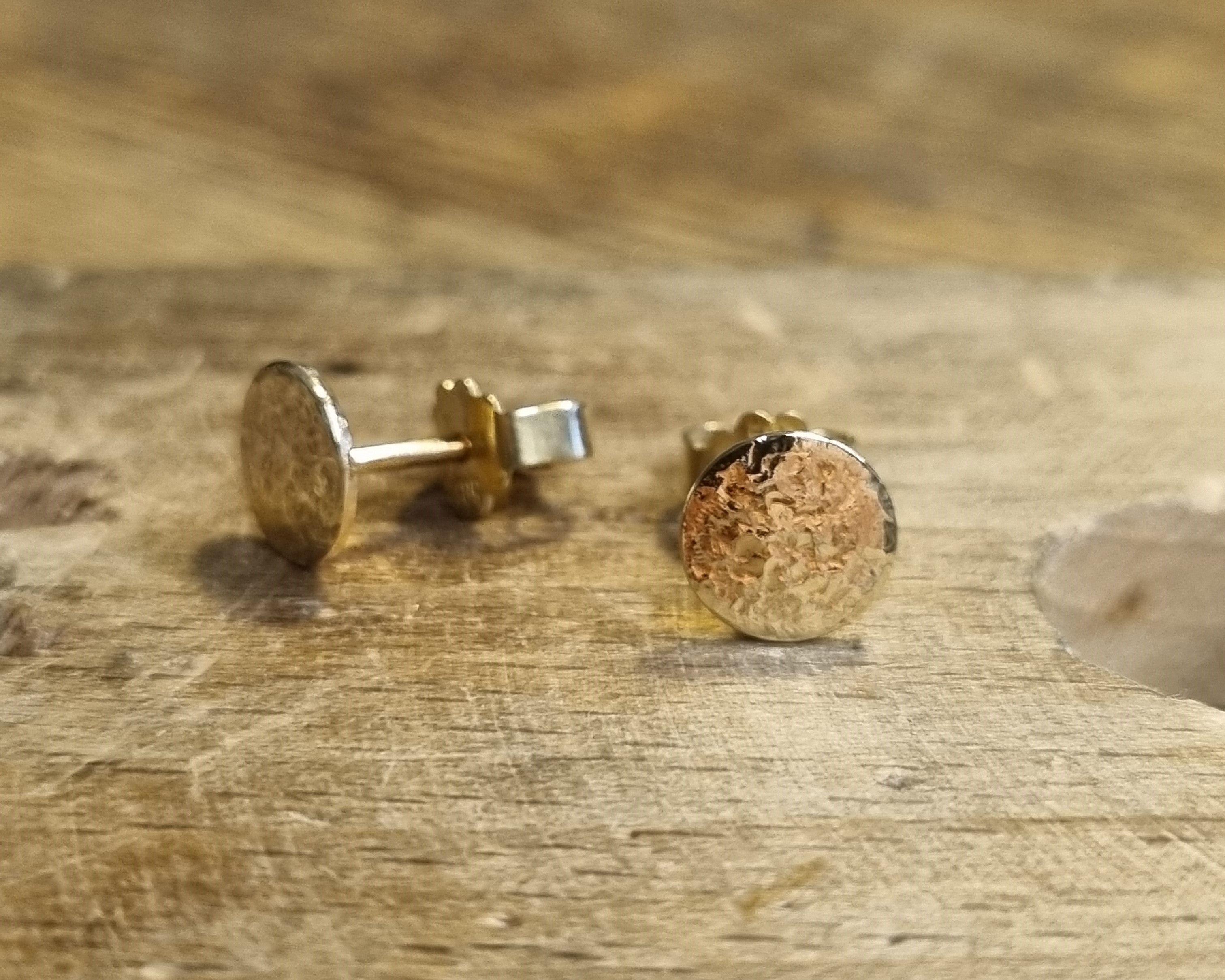 Guld ørestikker